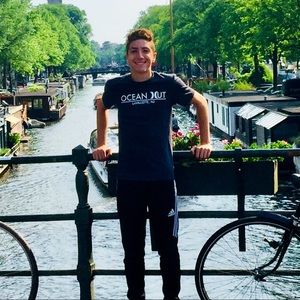 Meet your Posher, Sam